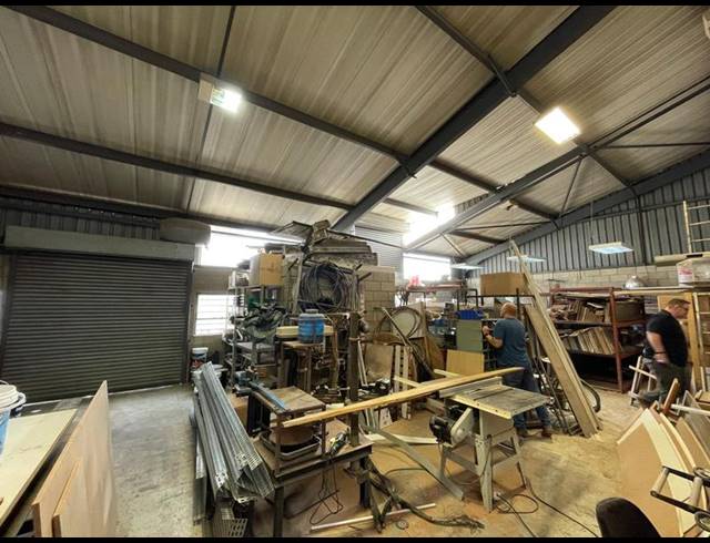 INDUSTRIAL PROPERTY TO RENT IN HENNOPSPARK